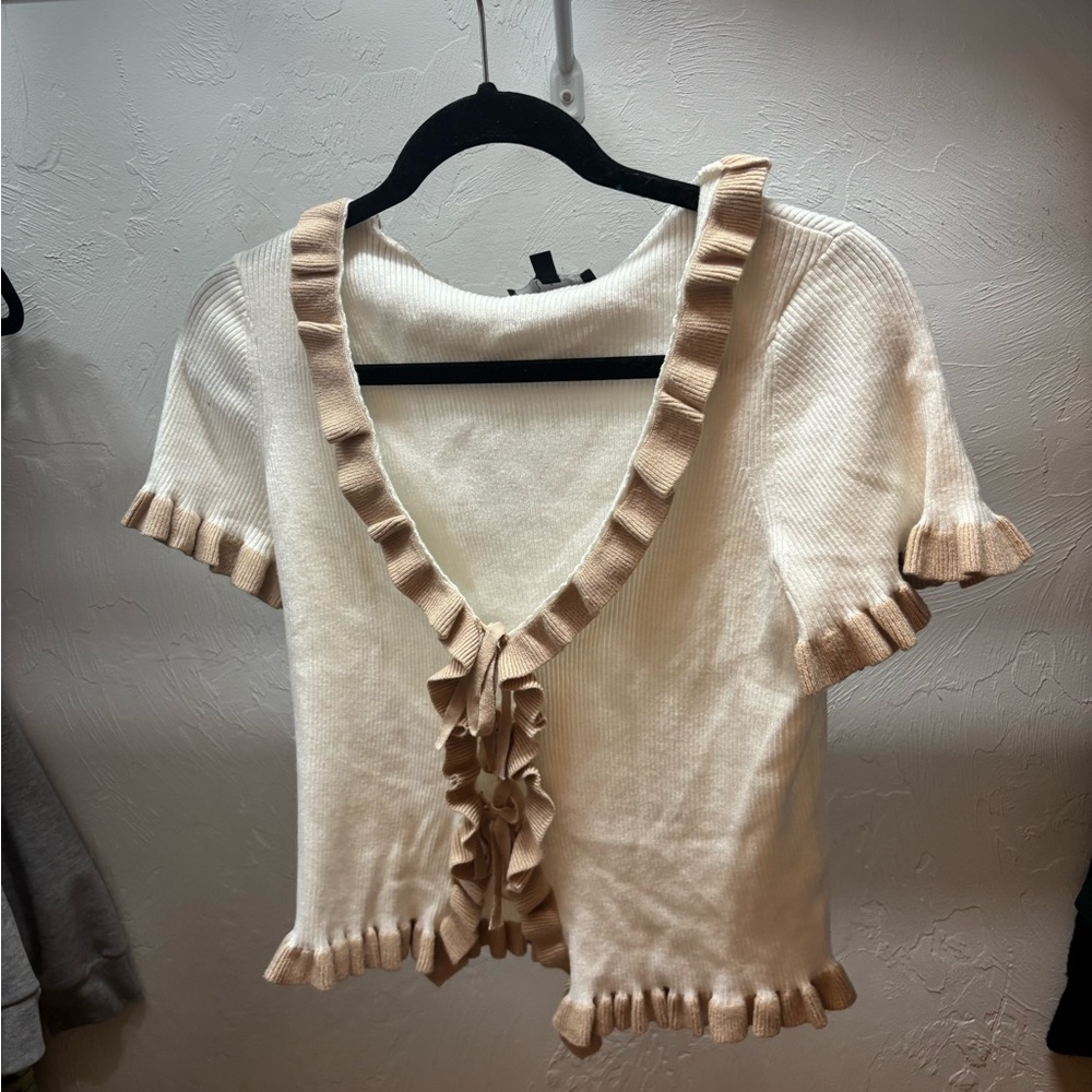 Lulu's Ruffled Tie Front Top - Picture 2 of 3